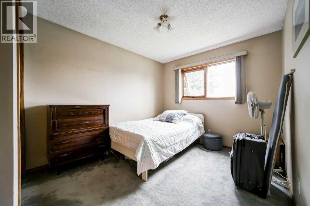 Photo 24 of 3 Edgewood Crescent W, Lethbridge AB