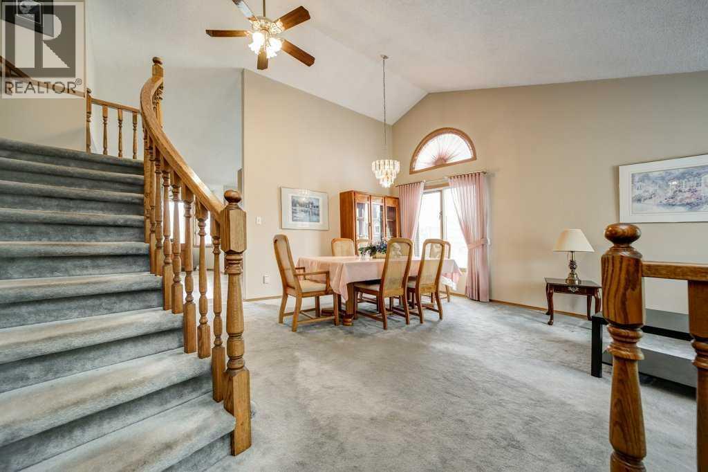 Photo 5 of 3 Edgewood Crescent W, Lethbridge AB