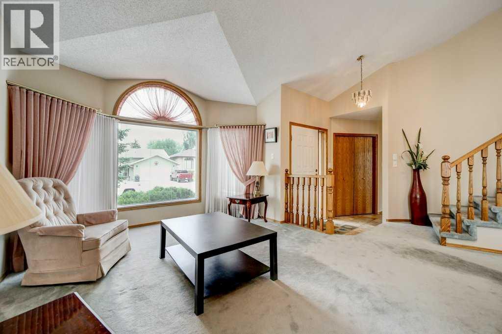 Photo 6 of 3 Edgewood Crescent W, Lethbridge AB