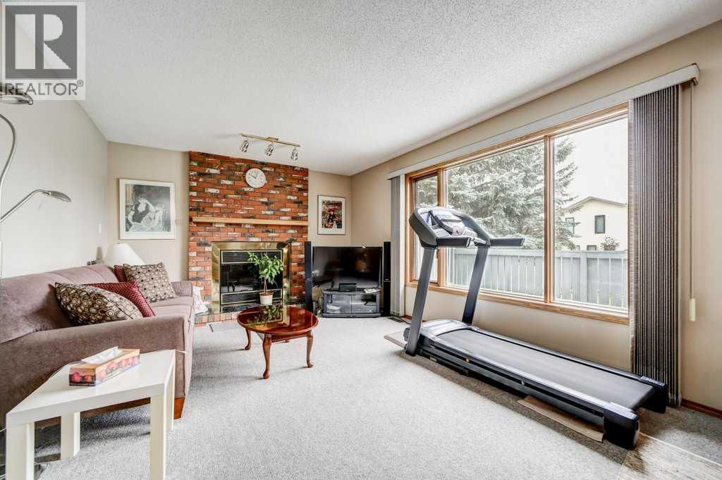 Photo 12 of 3 Edgewood Crescent W, Lethbridge AB