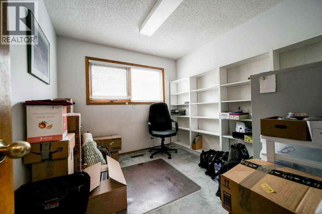 Photo 14 of 3 Edgewood Crescent W, Lethbridge AB