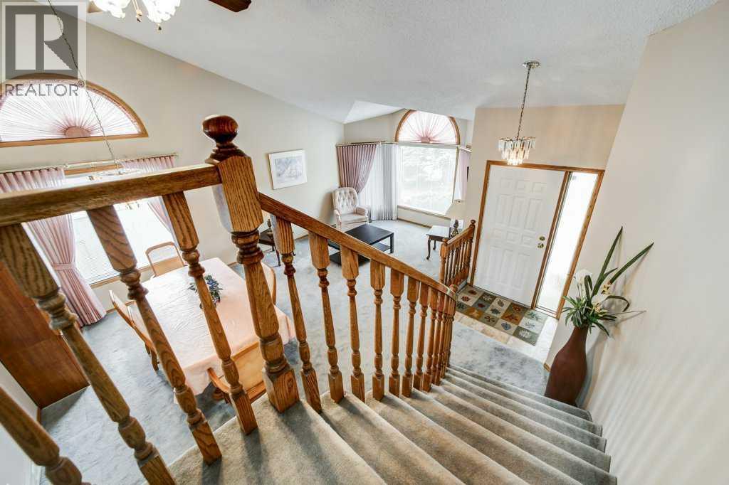 Photo 17 of 3 Edgewood Crescent W, Lethbridge AB