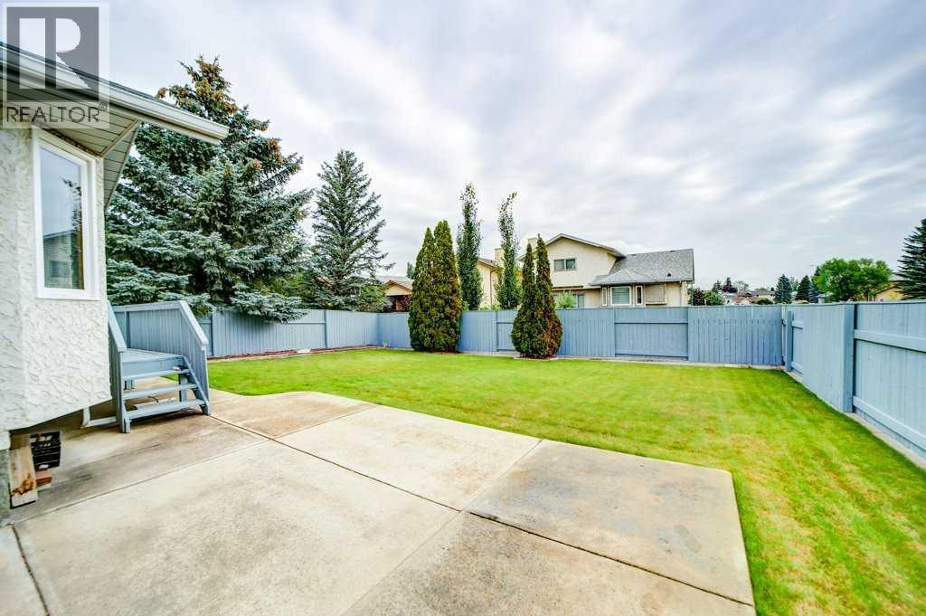 Photo 35 of 3 Edgewood Crescent W, Lethbridge AB