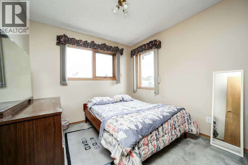 Photo 26 of 3 Edgewood Crescent W, Lethbridge AB