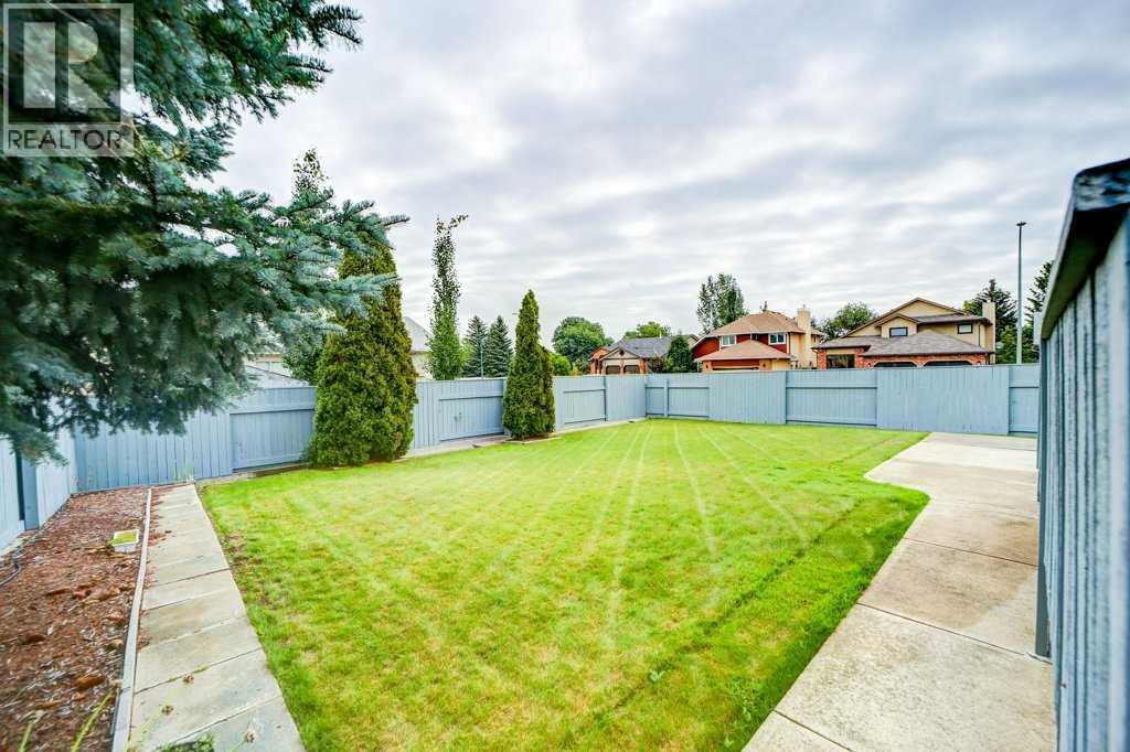 Photo 32 of 3 Edgewood Crescent W, Lethbridge AB