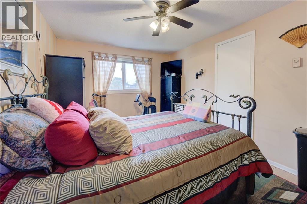 Photo 15 of 82 Timberlane Crescent, Kitchener ON