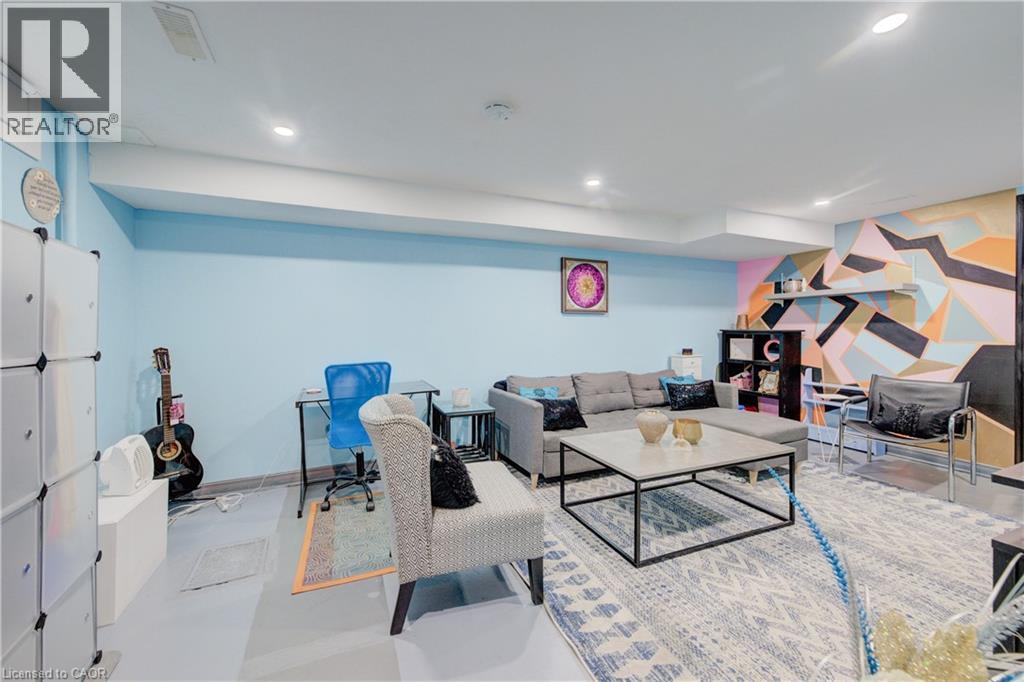 Photo 25 of 82 Timberlane Crescent, Kitchener ON