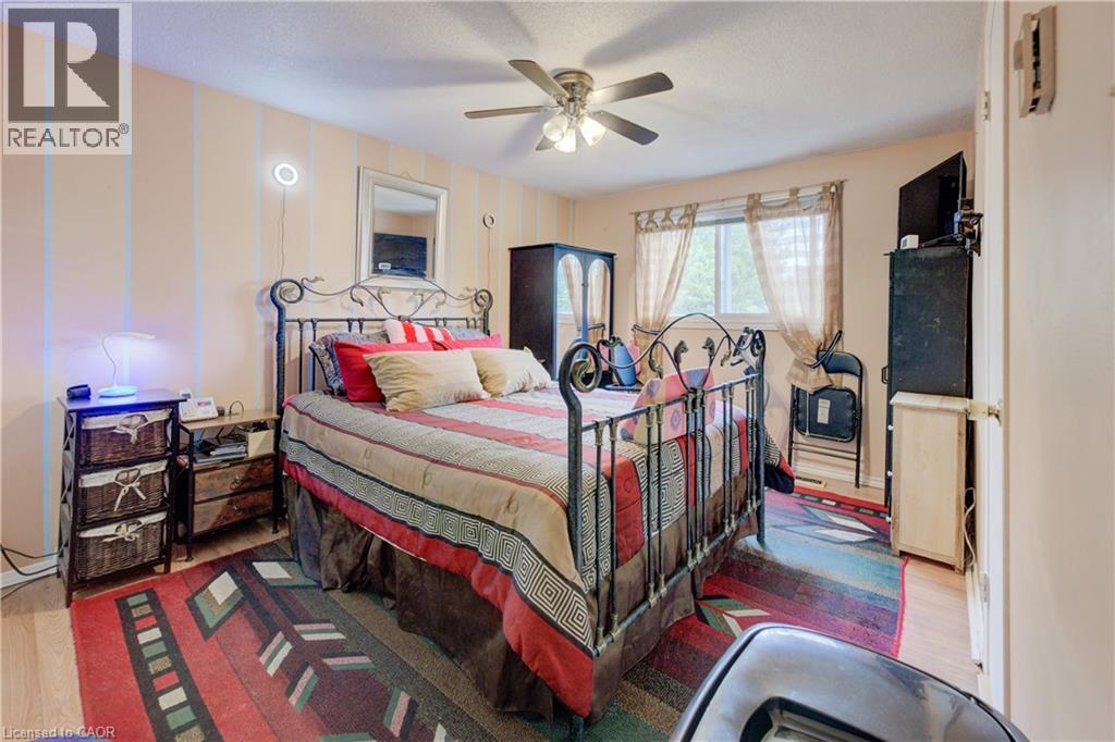 Photo 16 of 82 Timberlane Crescent, Kitchener ON