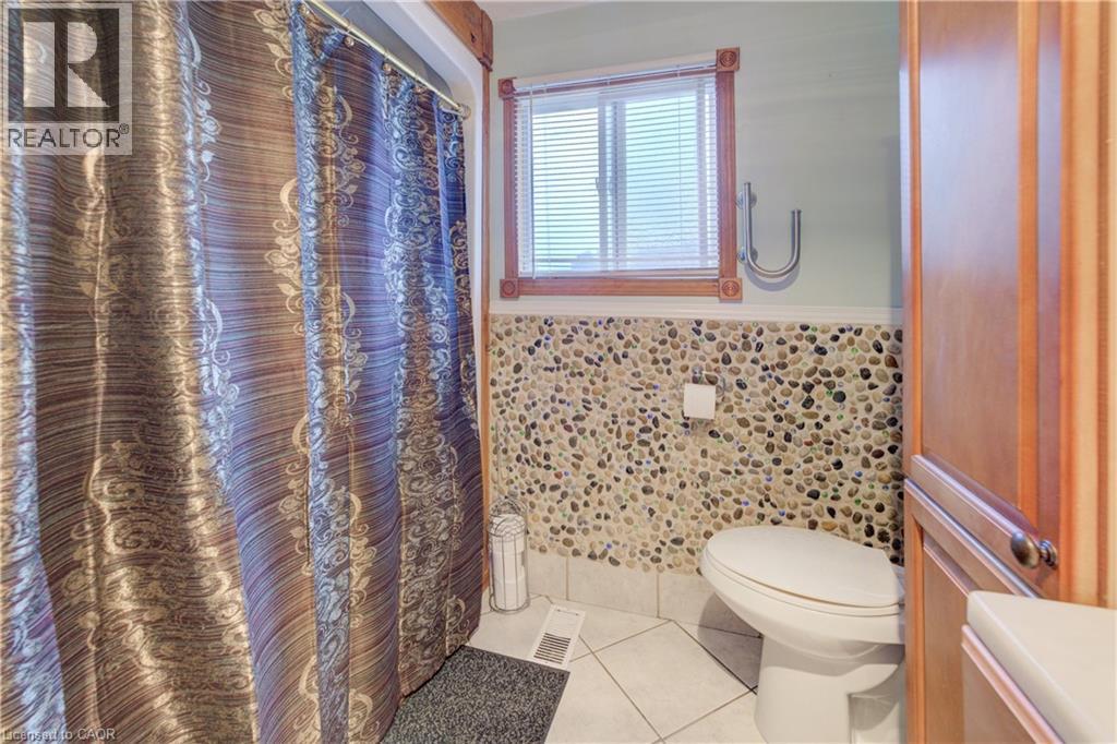 Photo 18 of 82 Timberlane Crescent, Kitchener ON