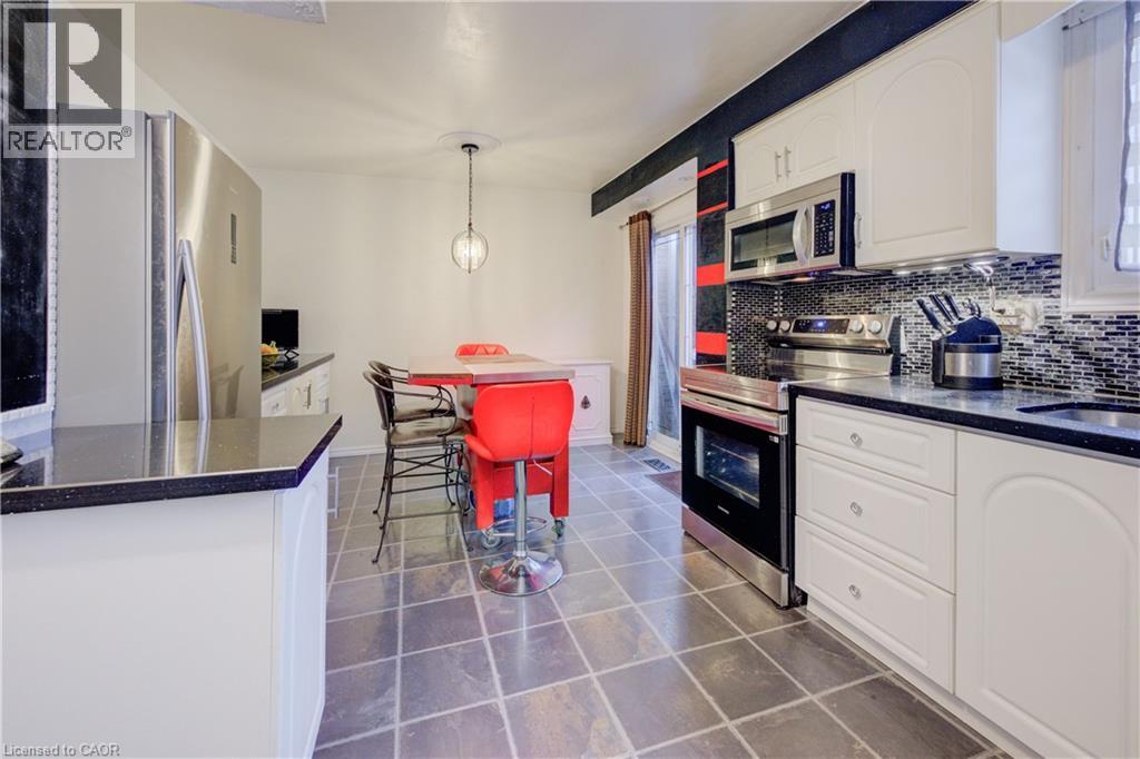 Photo 11 of 82 Timberlane Crescent, Kitchener ON