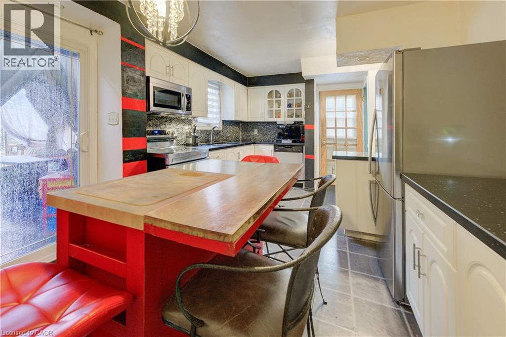 Photo 12 of 82 Timberlane Crescent, Kitchener ON