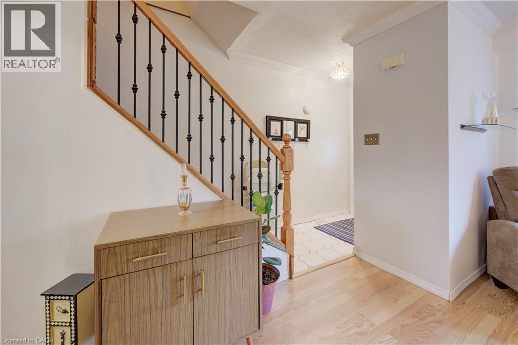 Photo 6 of 82 Timberlane Crescent, Kitchener ON