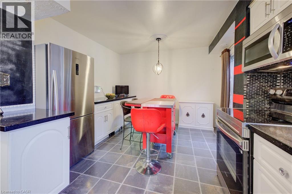 Photo 10 of 82 Timberlane Crescent, Kitchener ON