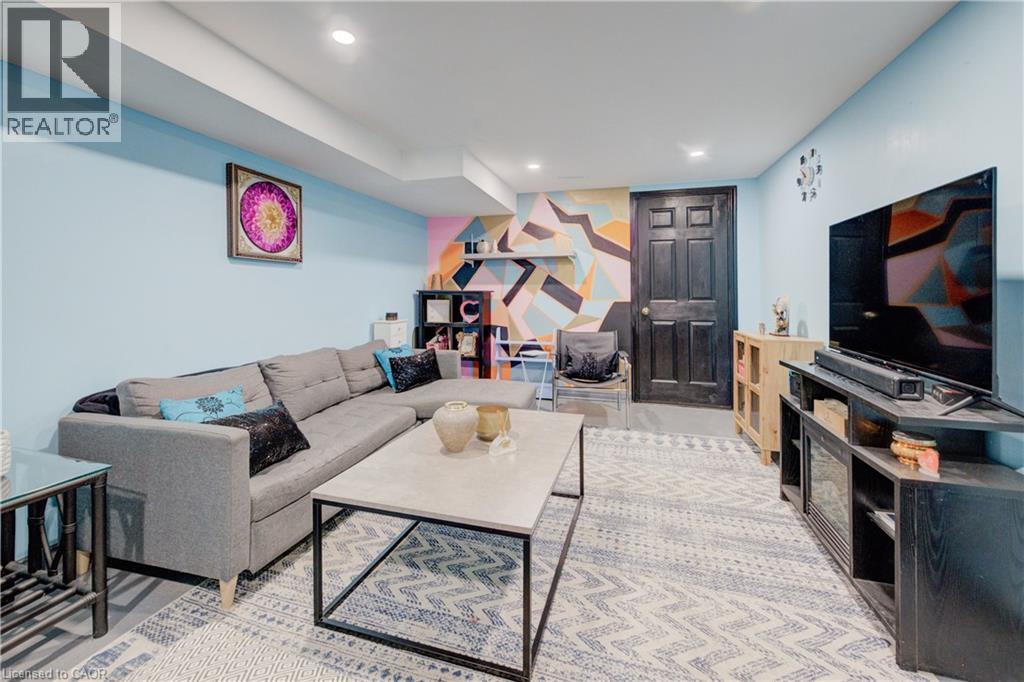 Photo 23 of 82 Timberlane Crescent, Kitchener ON