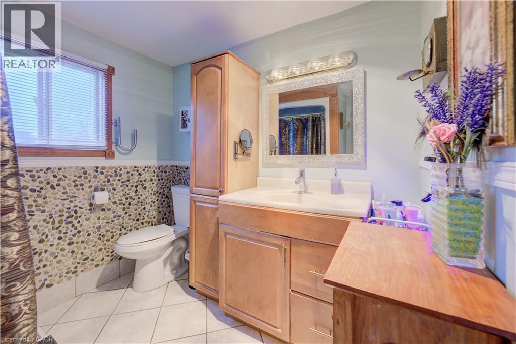 Photo 19 of 82 Timberlane Crescent, Kitchener ON