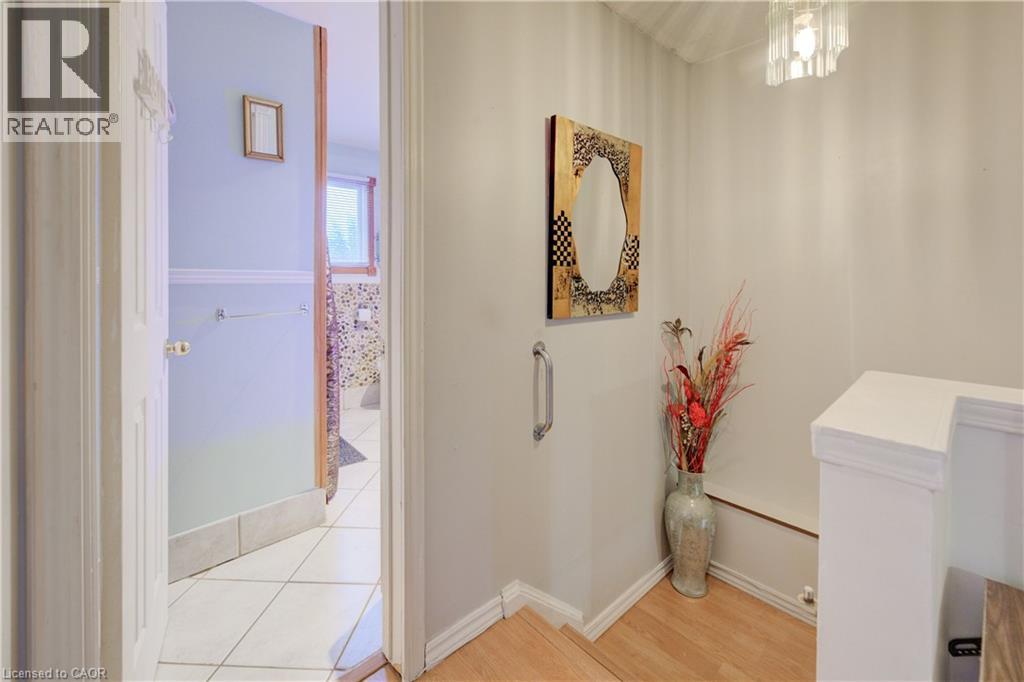 Photo 17 of 82 Timberlane Crescent, Kitchener ON