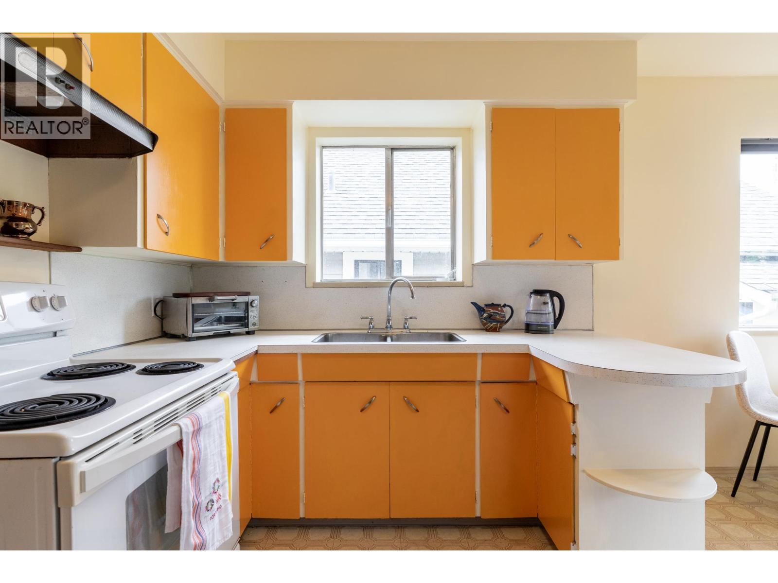 Photo 11 of 4362 Cambridge Street, Burnaby BC