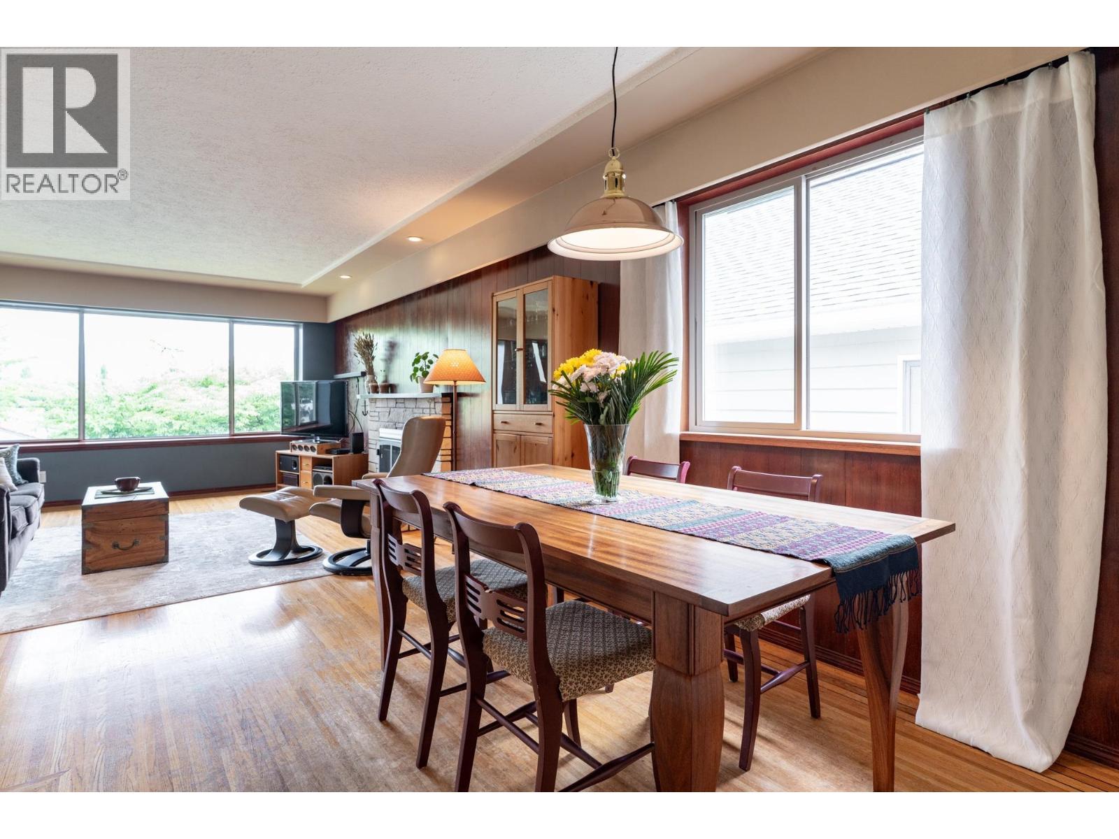 Photo 9 of 4362 Cambridge Street, Burnaby BC