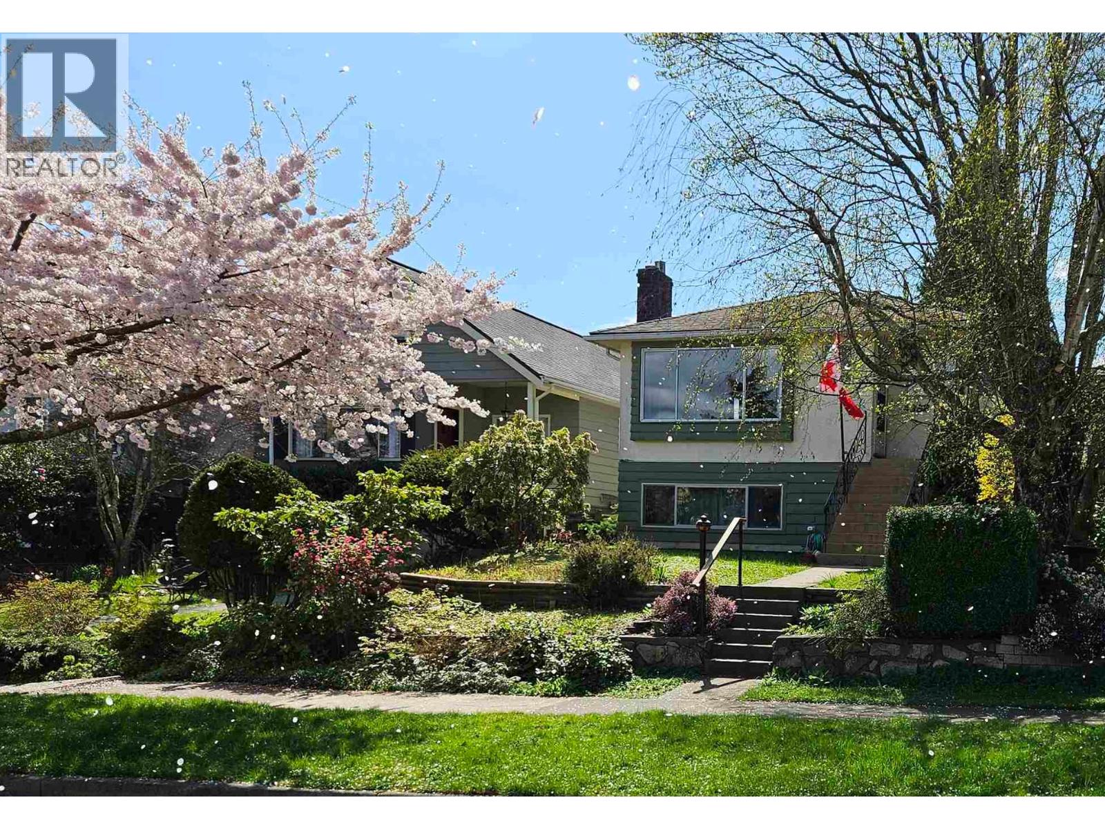 Photo 3 of 4362 Cambridge Street, Burnaby BC