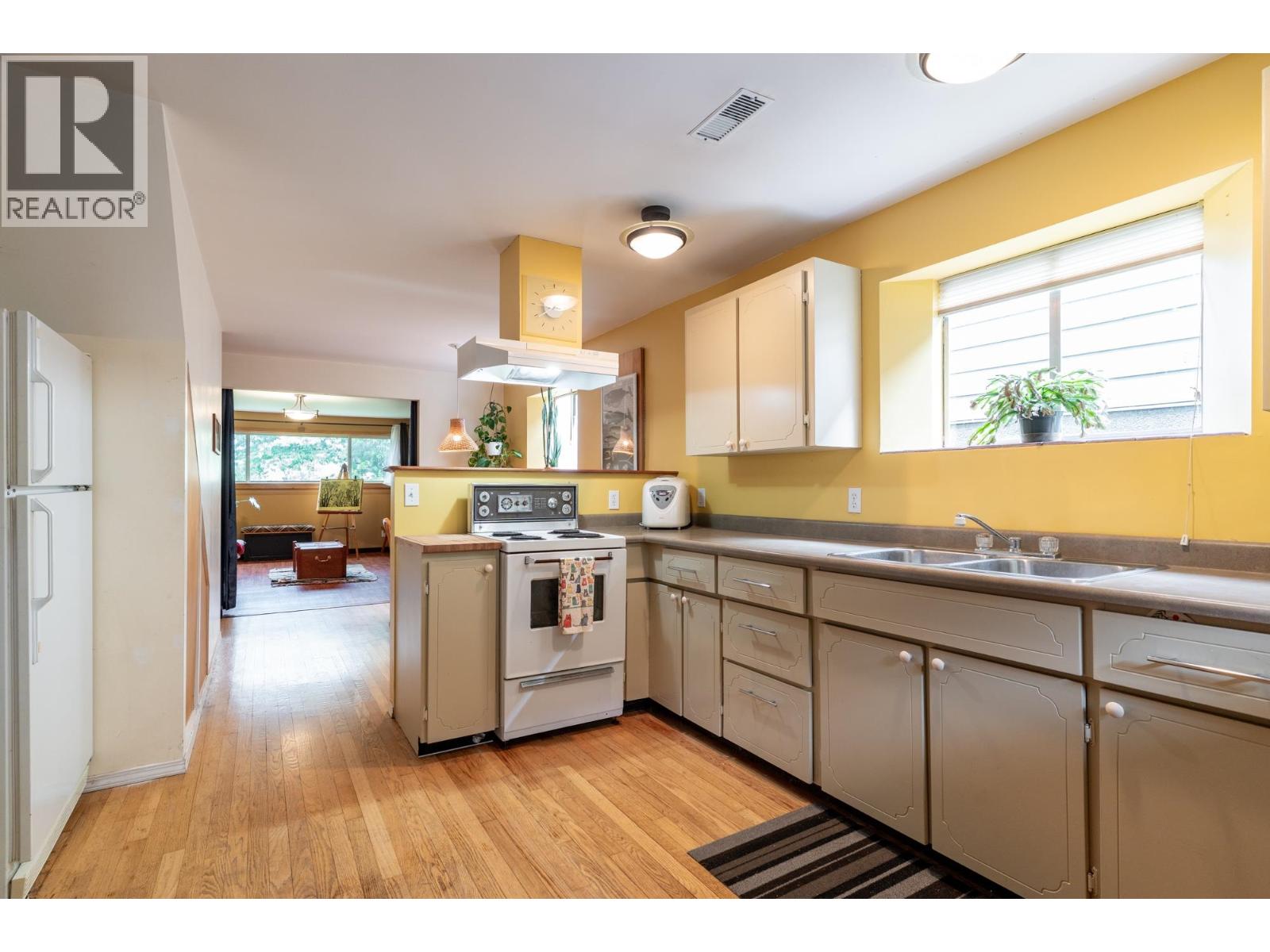 Photo 21 of 4362 Cambridge Street, Burnaby BC