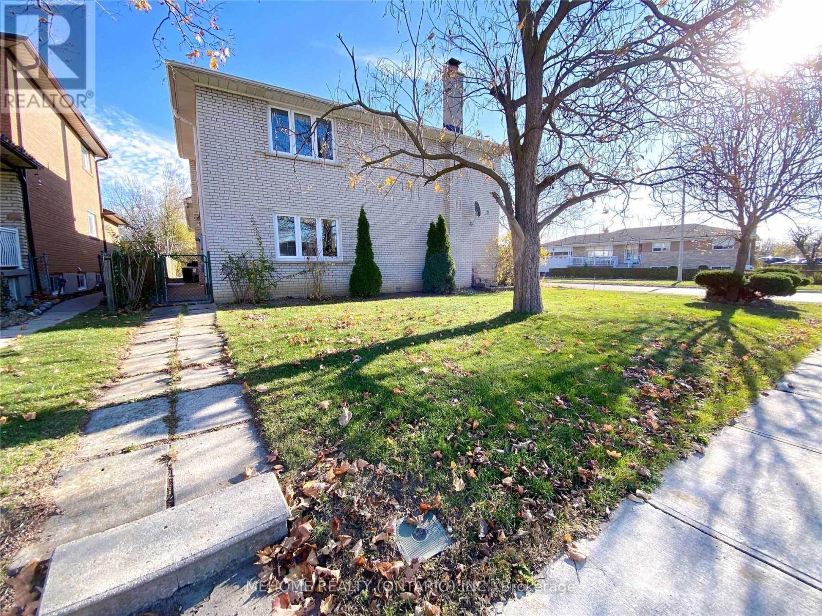 Photo 4 of Upper 2 Corton Gate, Toronto ON