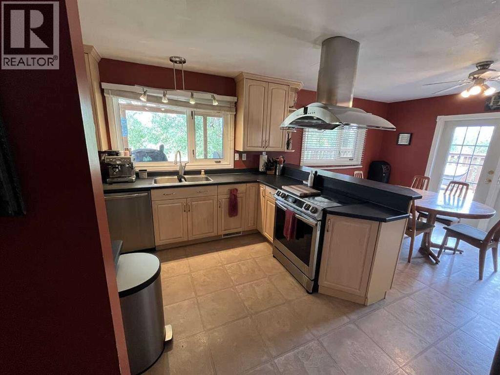 Photo 4 of 5226 52 Street, Daysland AB