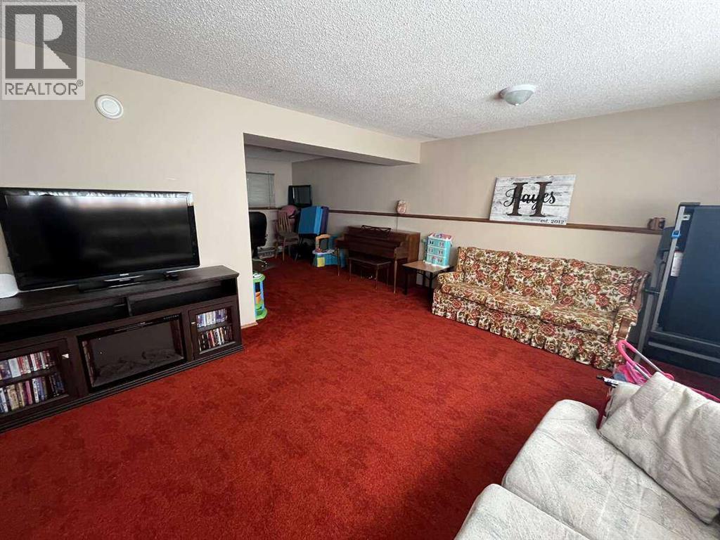 Photo 15 of 5226 52 Street, Daysland AB