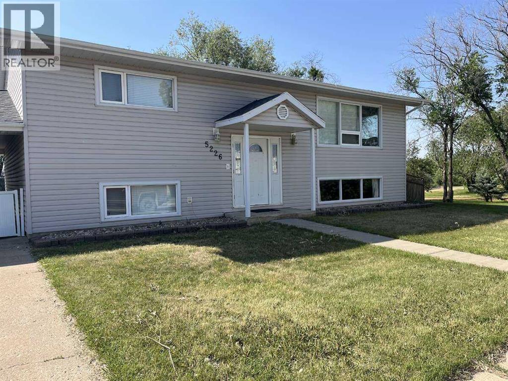Photo 2 of 5226 52 Street, Daysland AB