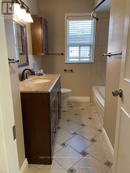 Photo 10 of 48 North Forster Park Drive, Oakville ON