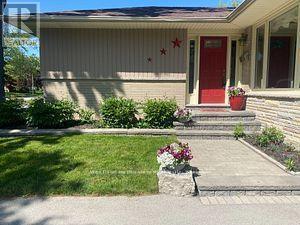 Photo 2 of 48 North Forster Park Drive, Oakville ON