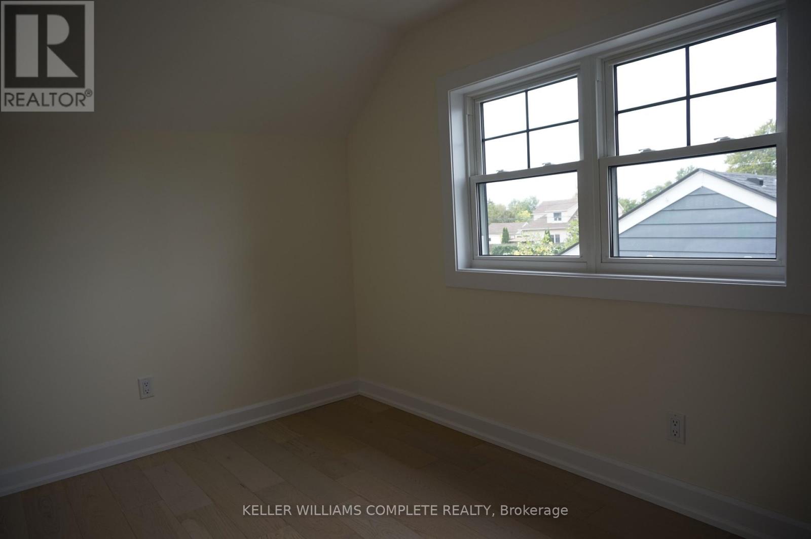 Photo 11 of 225 Henrietta Street, Fort Erie ON