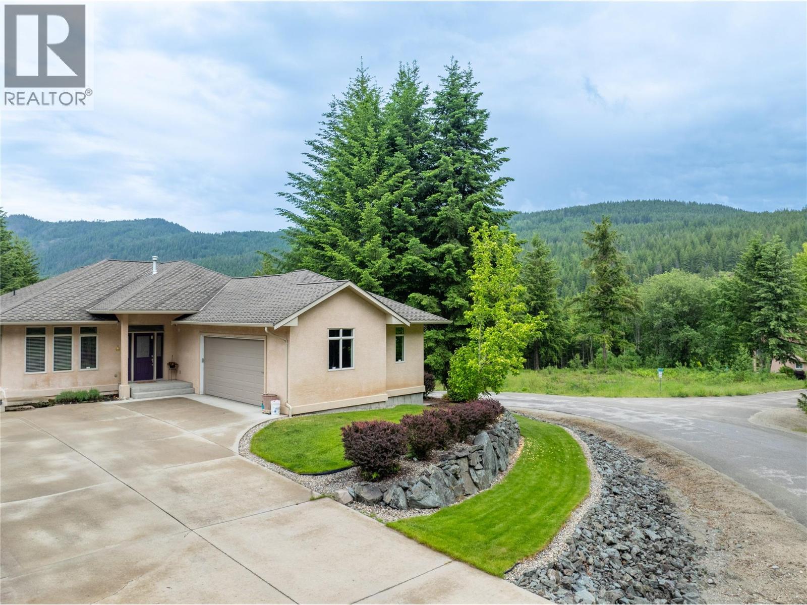Photo 10 of 2701 Mountview Drive, Blind Bay BC