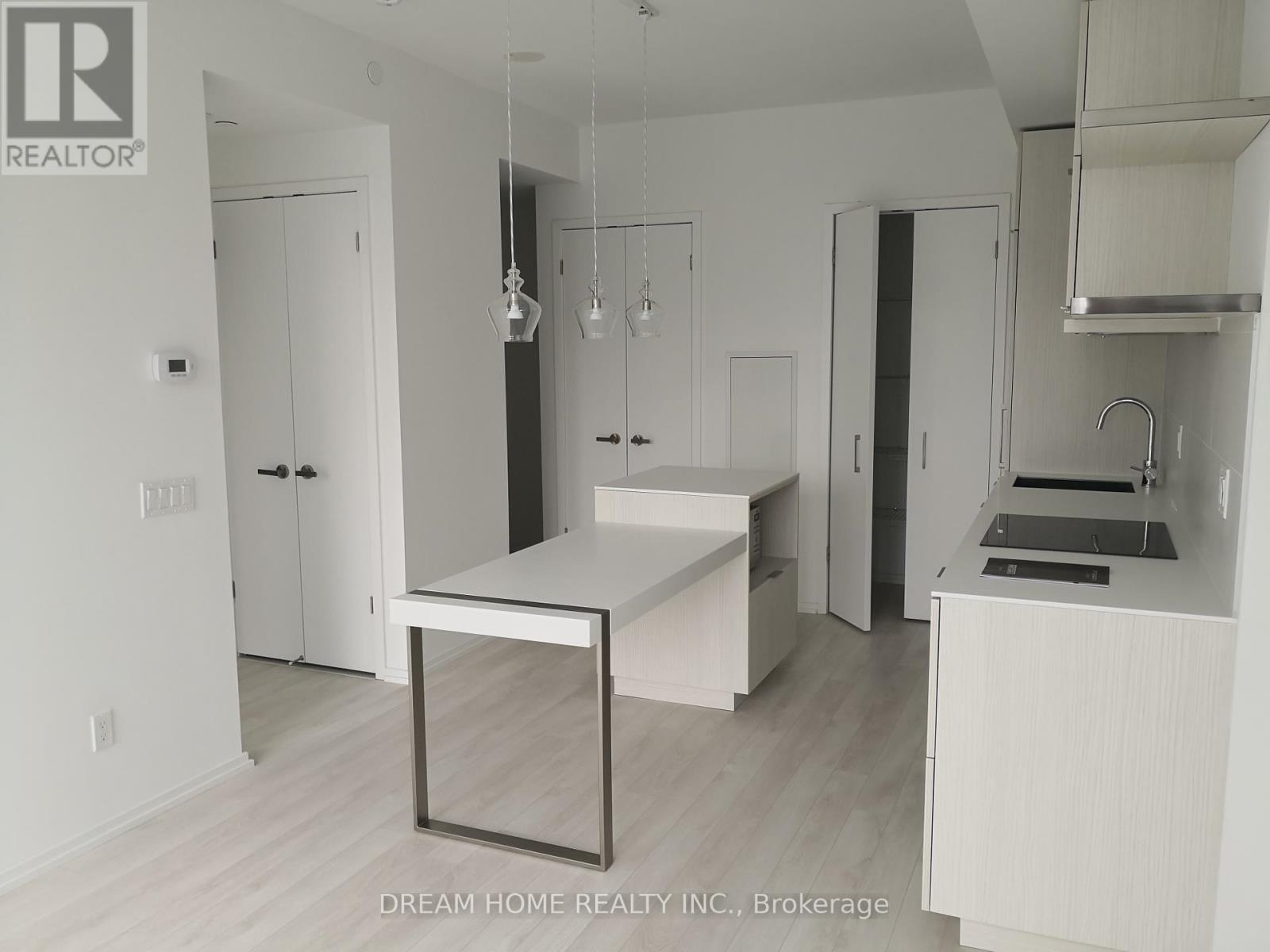 Photo 3 of 1301 197 Yonge Street, Toronto ON