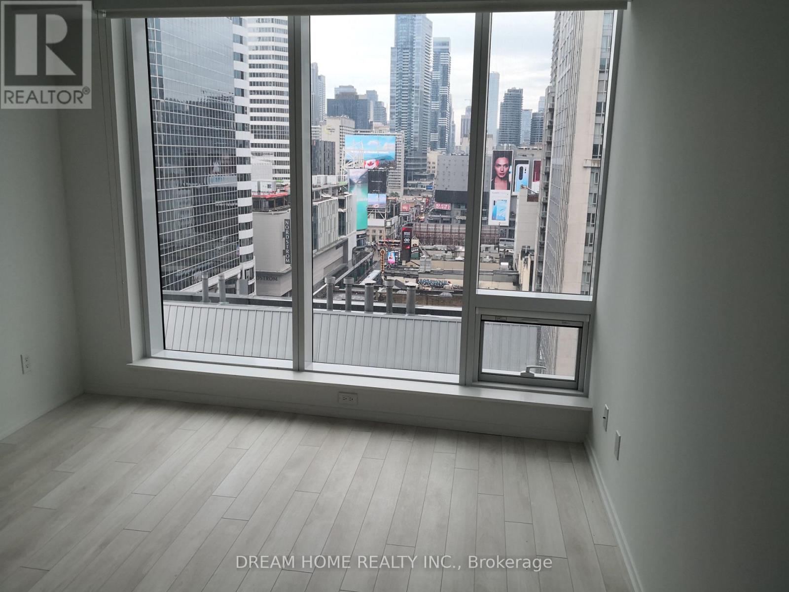 Photo 5 of 1301 197 Yonge Street, Toronto ON