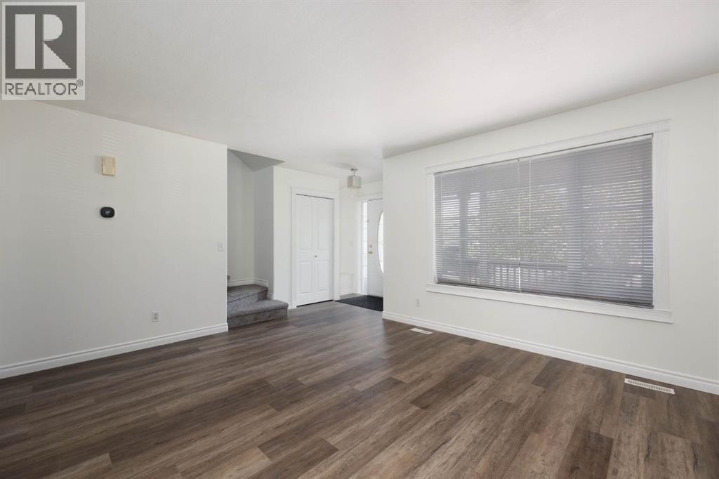 Photo 7 of 206 Smallwood Street, Fort Mcmurray AB