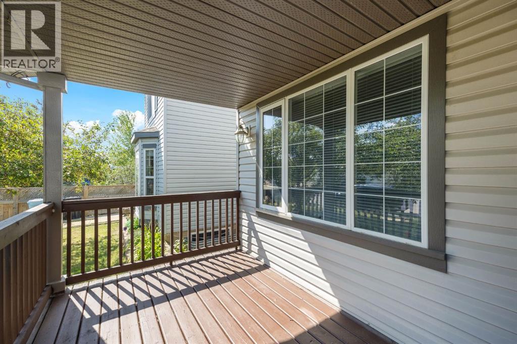 Photo 3 of 206 Smallwood Street, Fort Mcmurray AB