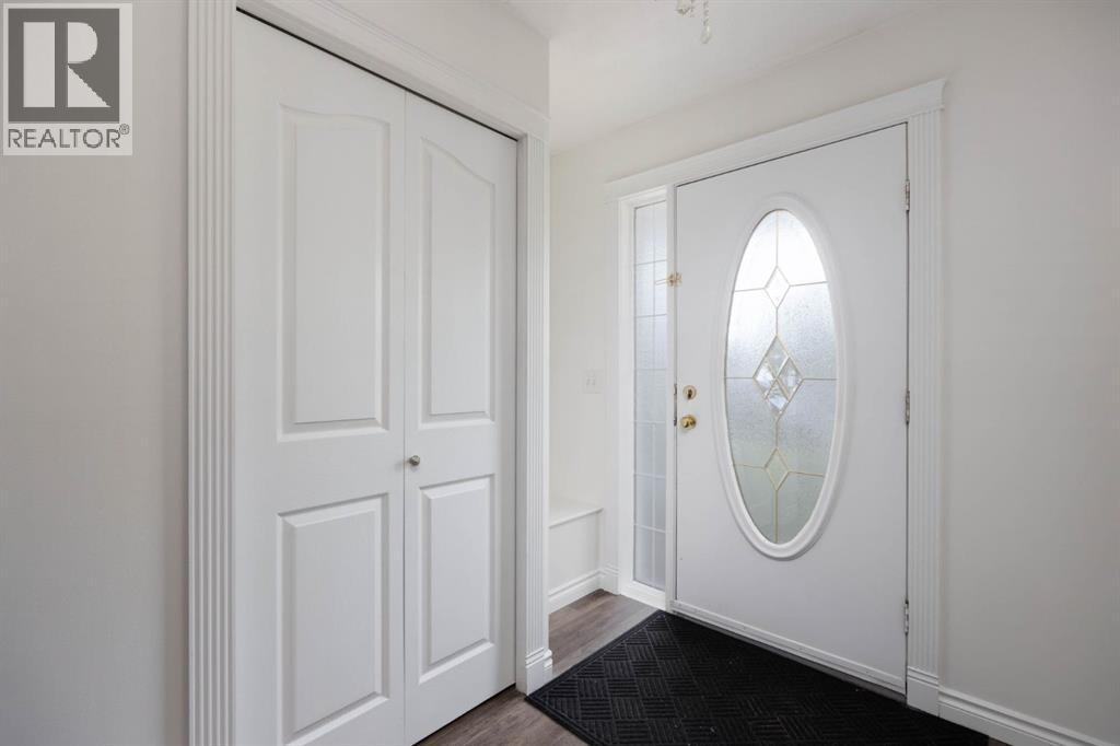 Photo 4 of 206 Smallwood Street, Fort Mcmurray AB