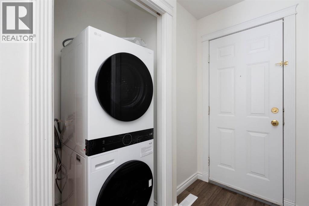 Photo 12 of 206 Smallwood Street, Fort Mcmurray AB