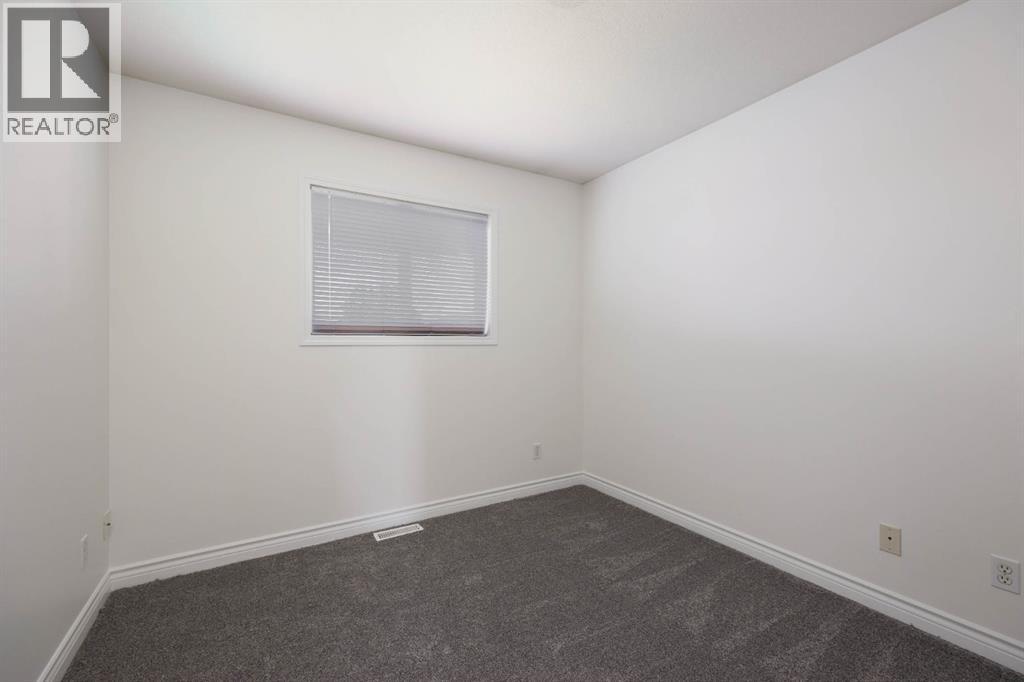 Photo 14 of 206 Smallwood Street, Fort Mcmurray AB