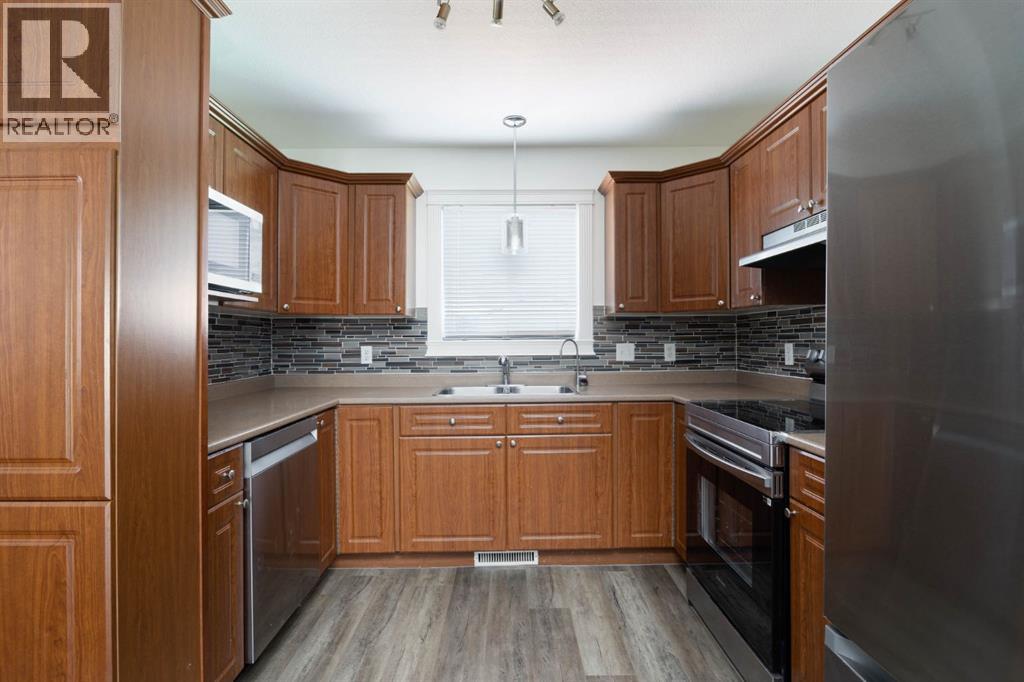 Photo 10 of 206 Smallwood Street, Fort Mcmurray AB