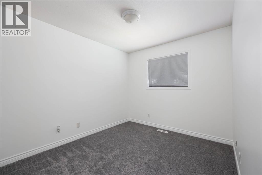 Photo 15 of 206 Smallwood Street, Fort Mcmurray AB