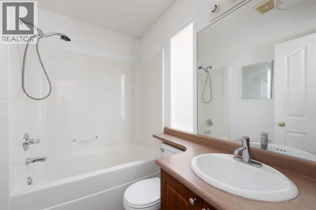 Photo 19 of 206 Smallwood Street, Fort Mcmurray AB