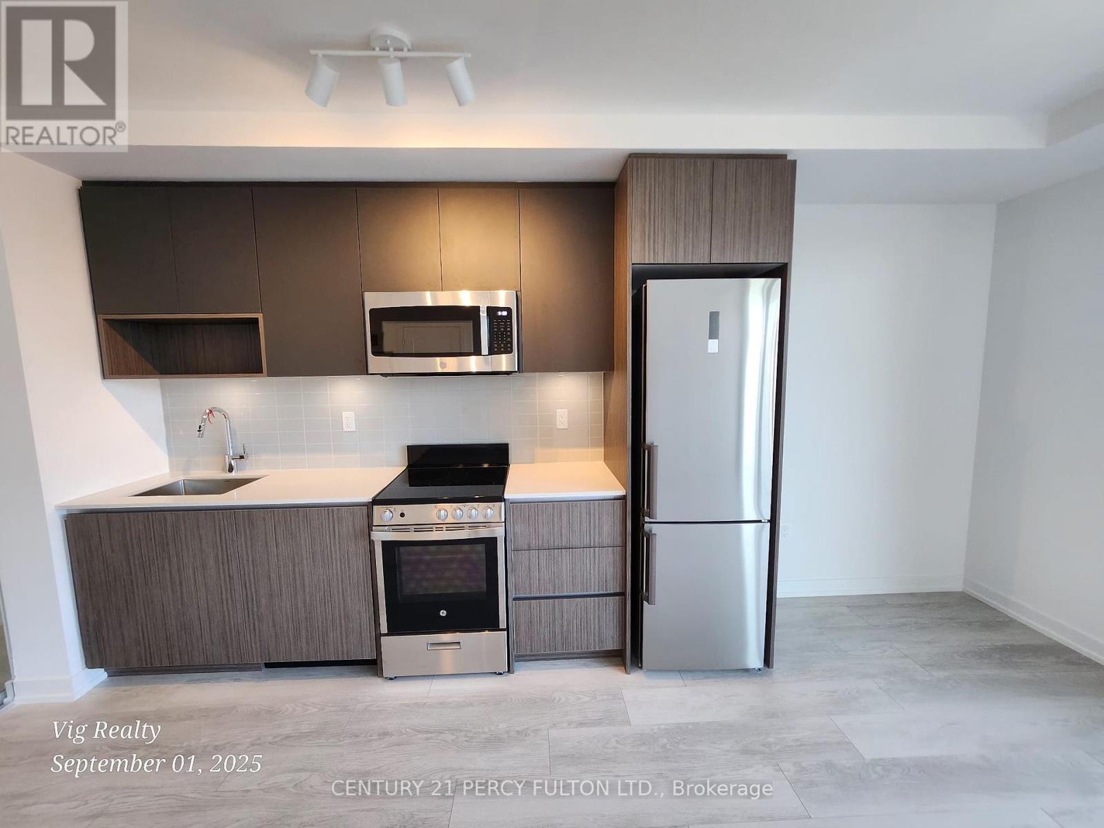 Photo 3 of 205 801 The Queensway Avenue, Toronto ON