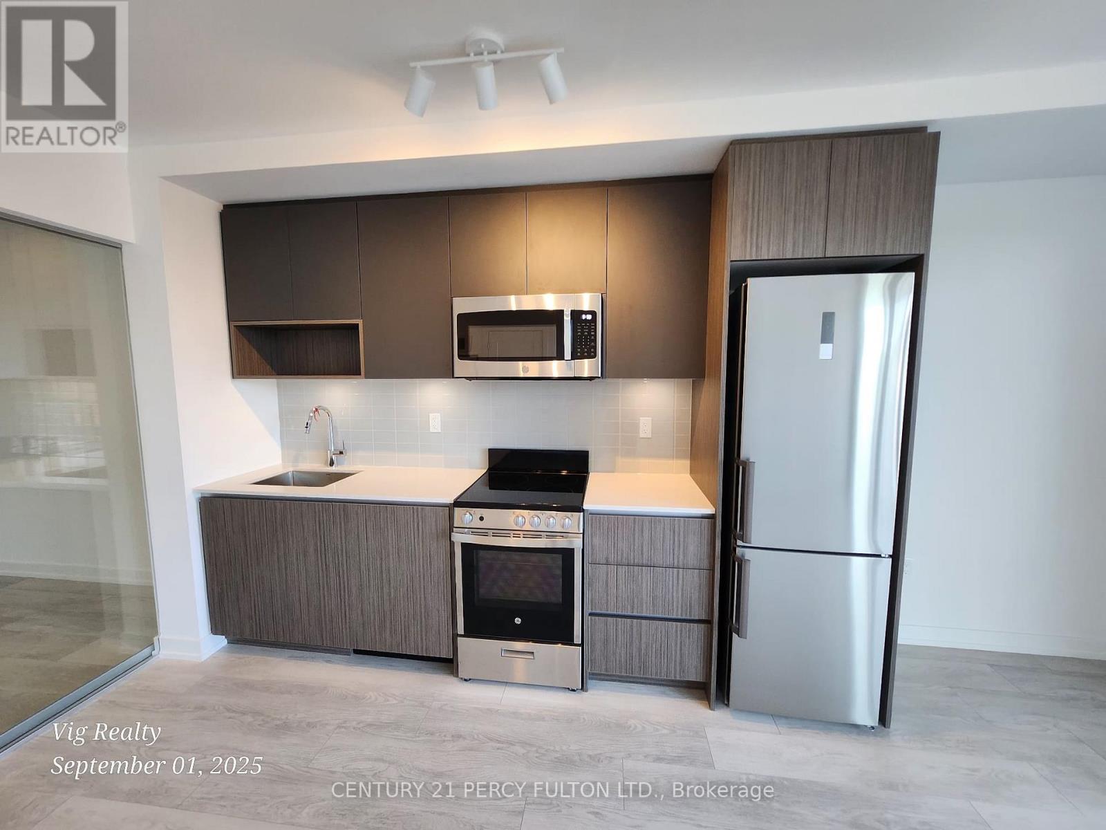 Photo 4 of 205 801 The Queensway Avenue, Toronto ON