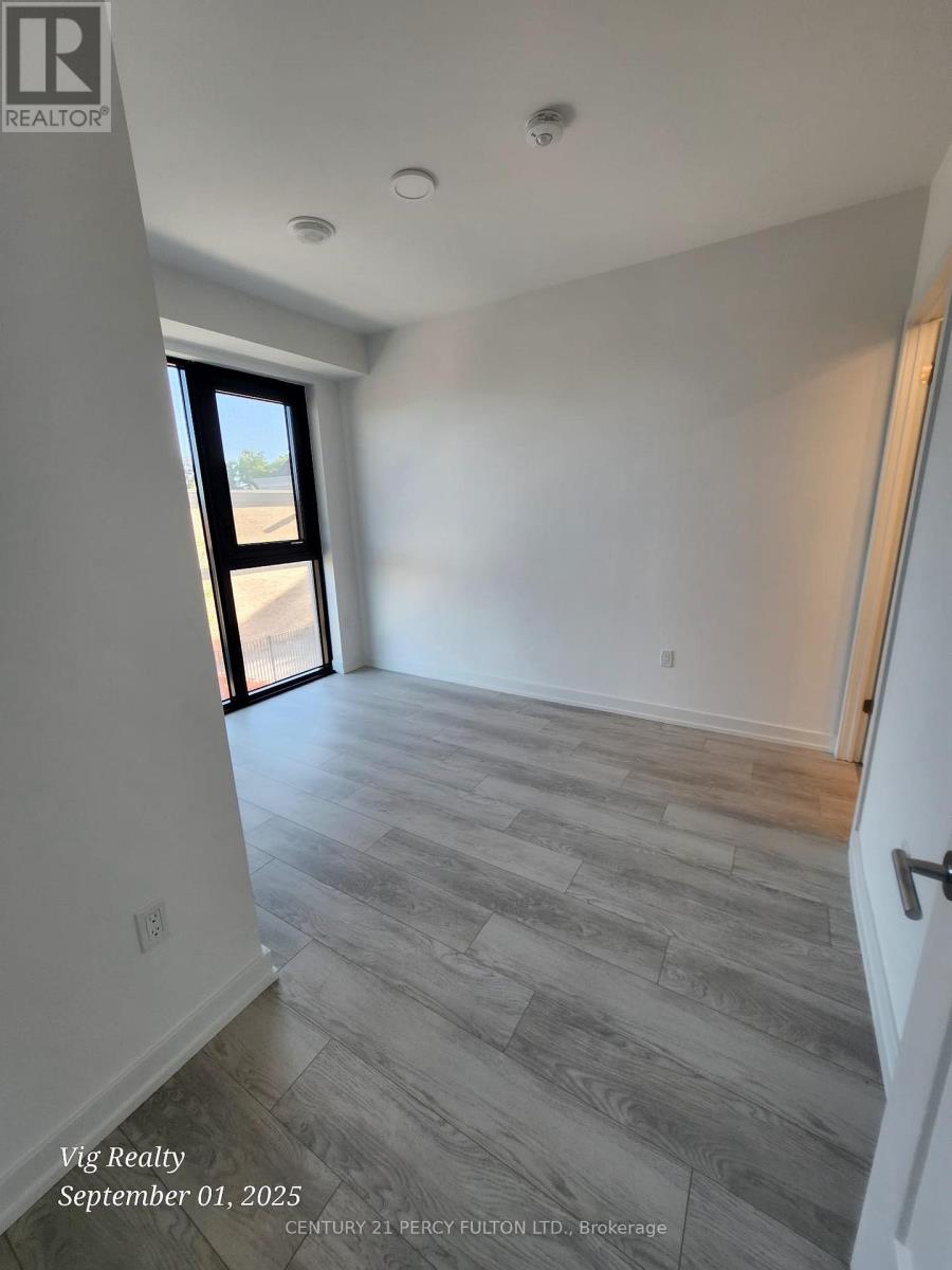 Photo 9 of 205 801 The Queensway Avenue, Toronto ON