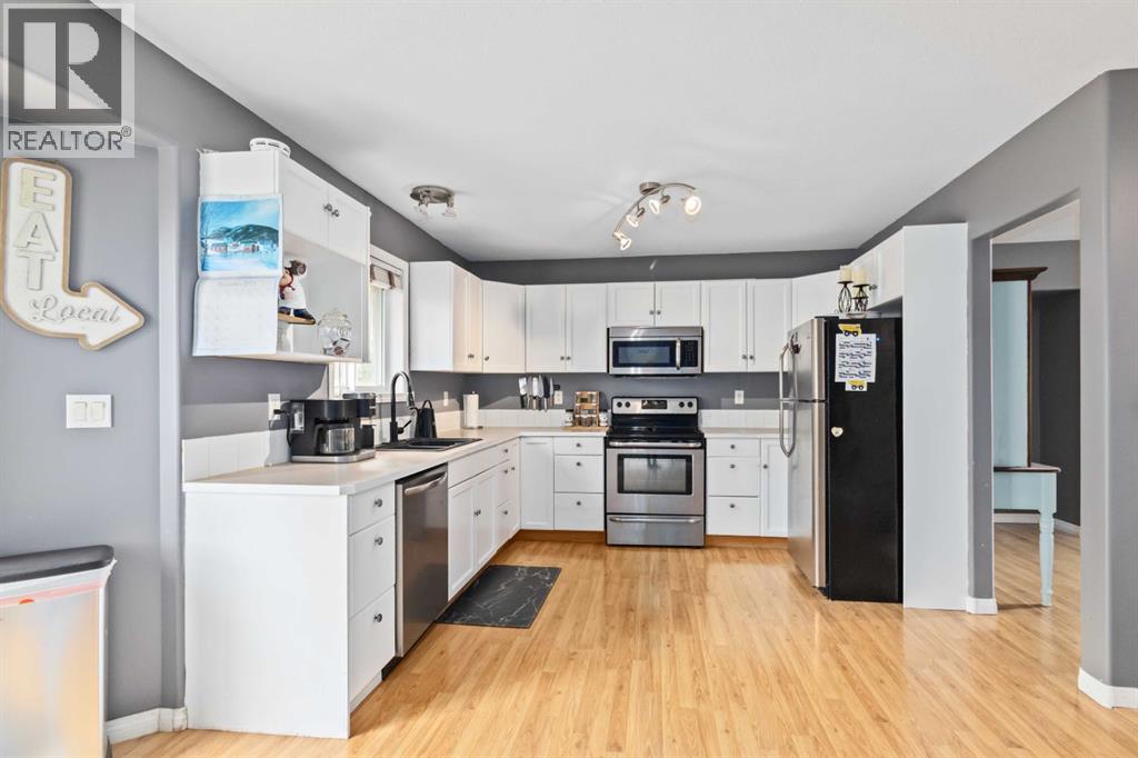 Photo 10 of 220 Warren Road, Fort Mcmurray AB