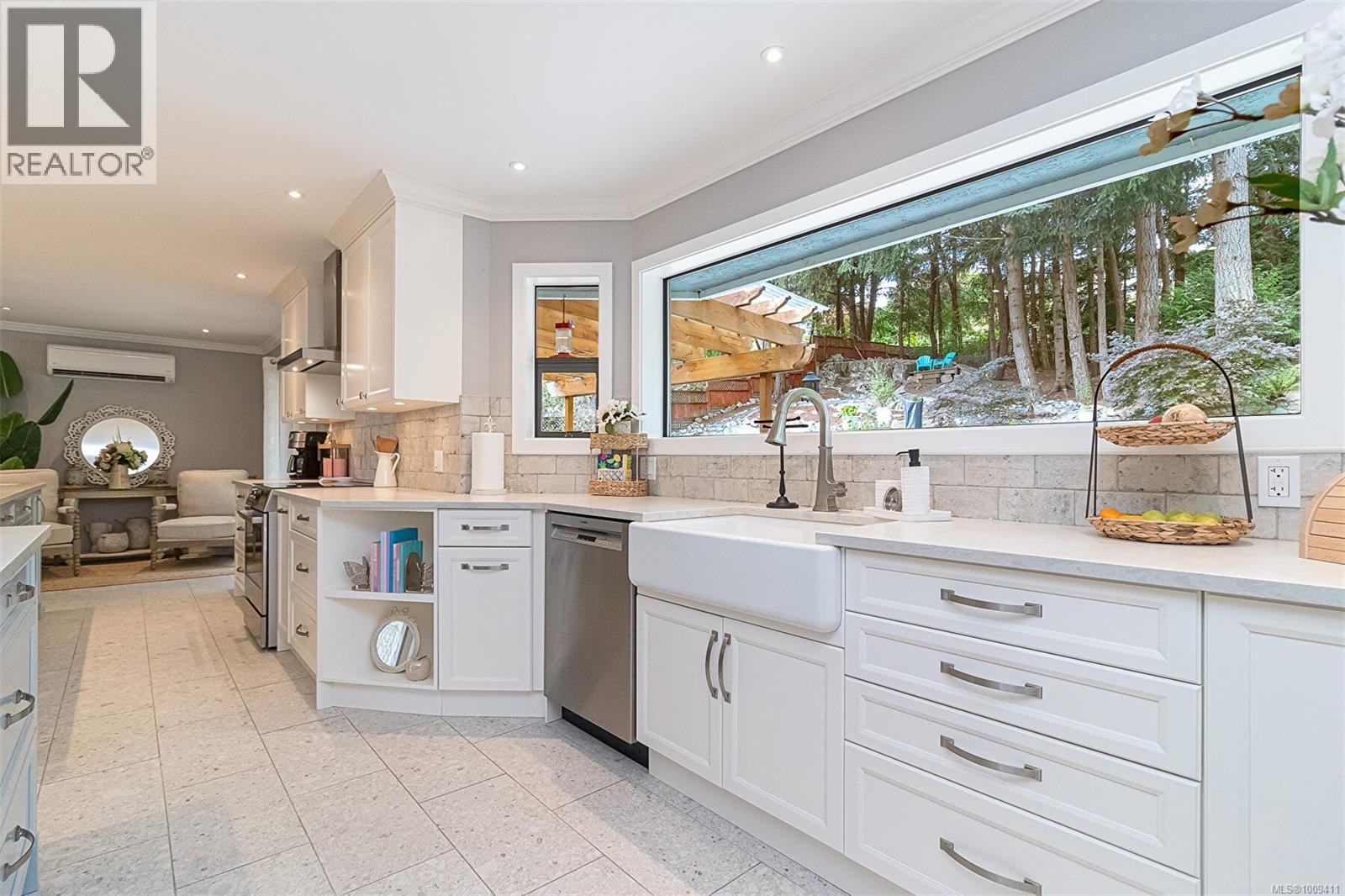 1680 Barrett Dr, North Saanich