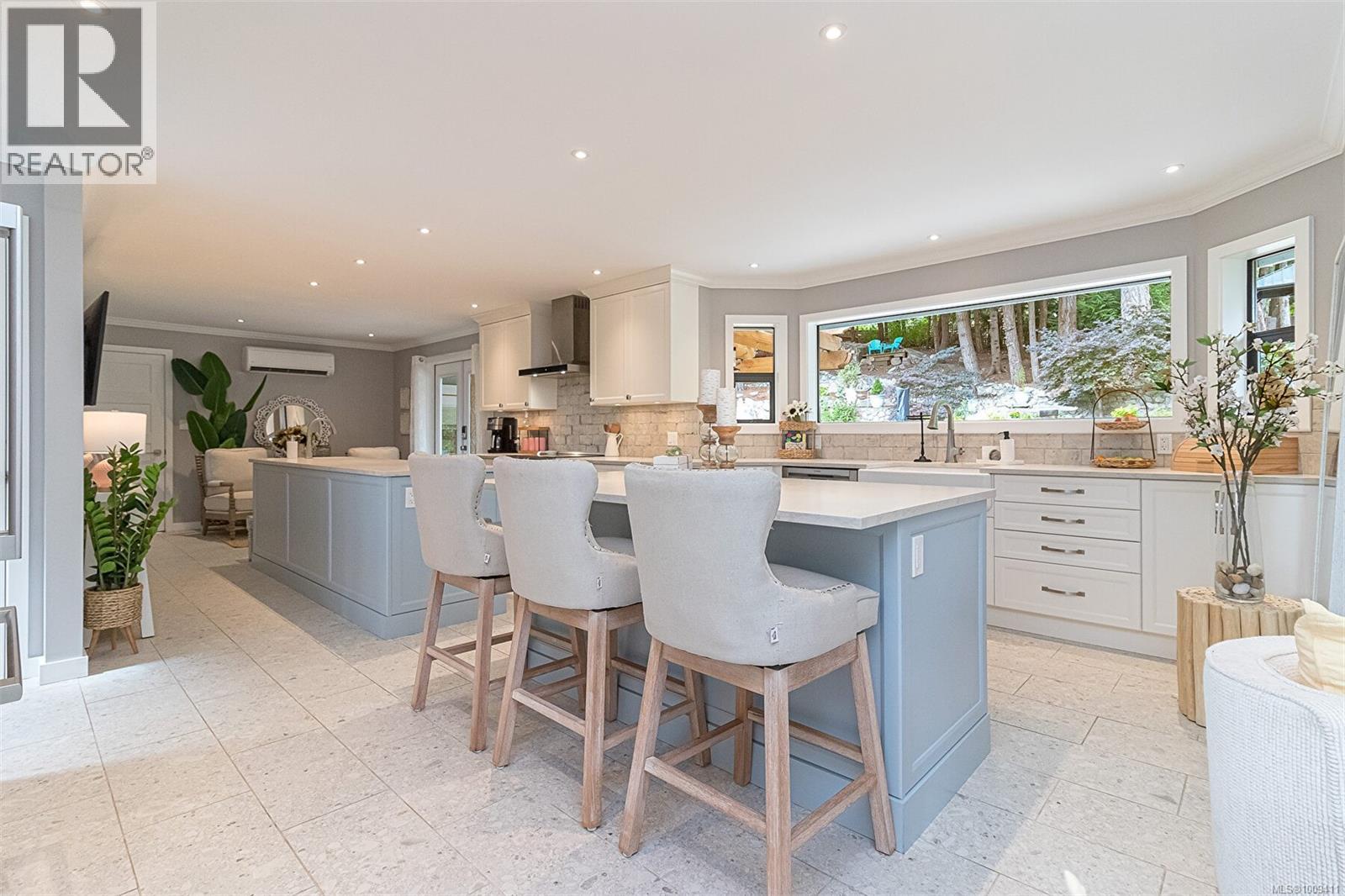 1680 Barrett Dr, North Saanich