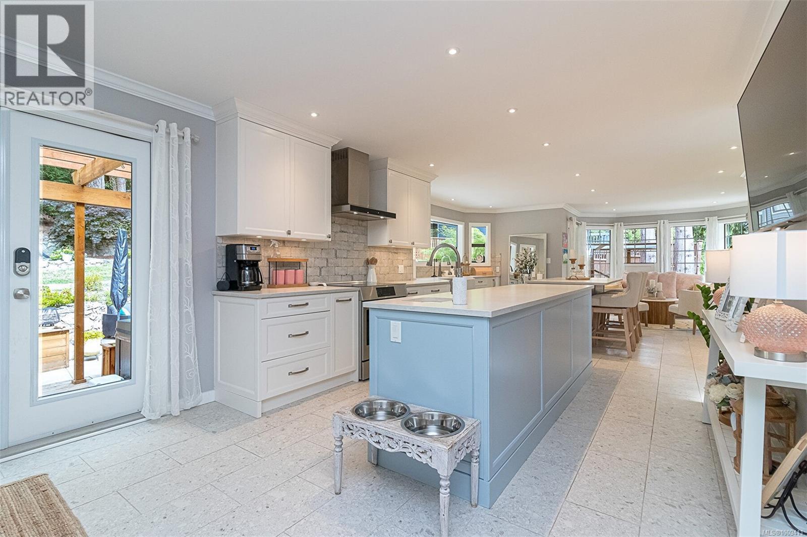 1680 Barrett Dr, North Saanich