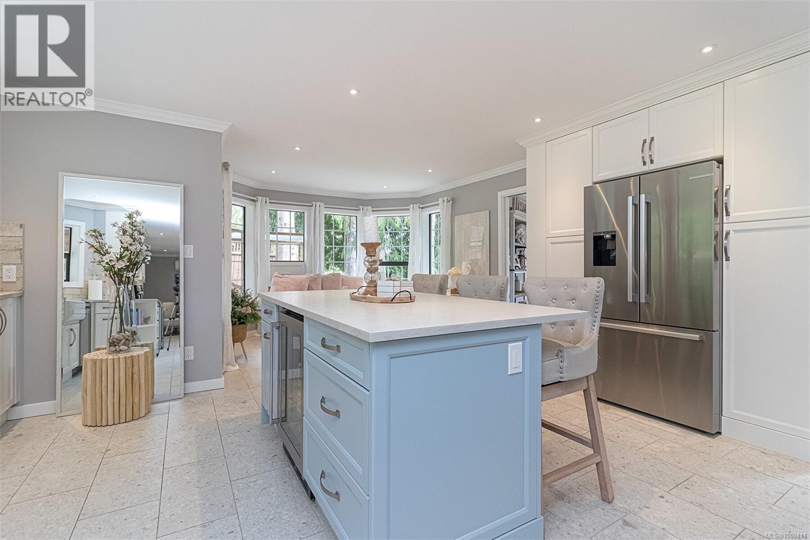 1680 Barrett Dr, North Saanich